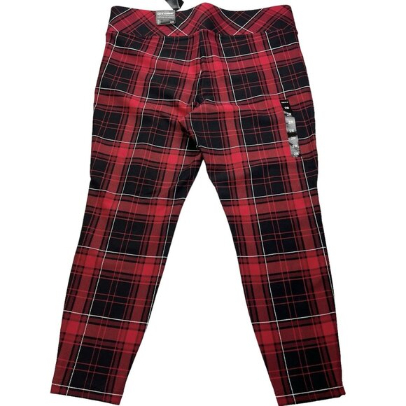 NEW Torrid Women's Plaid Pixie Pant Size 2R-2X Pull-on Red Black White Stretch - Picture 2 of 13